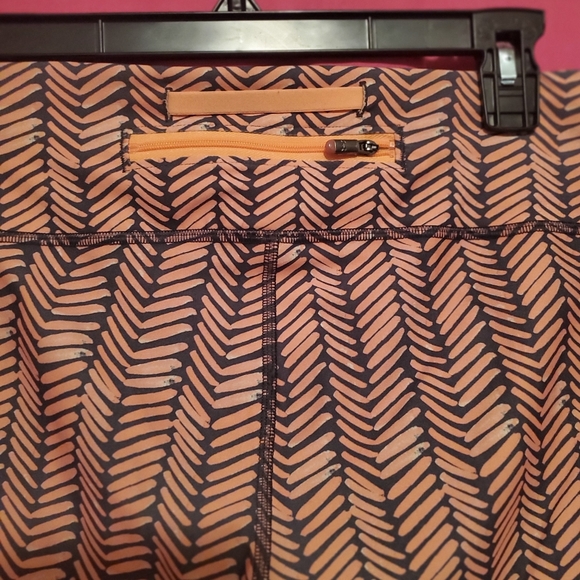 #2085 Under Armour leggings - Picture 6 of 6